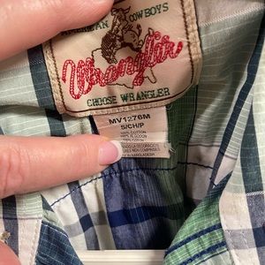 Mens Wrangler small plaid pearl snap